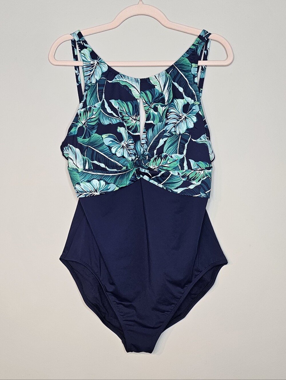 Tommy Bahama One Piece Swim Bathing Suit Size 16 Soft Cup Full Bottom Floral